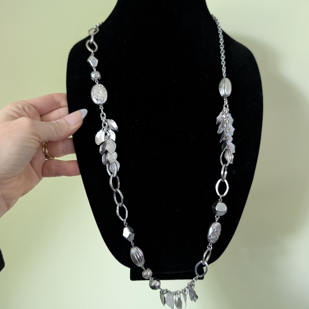 Elegant Silver Necklace with Leaf Accents